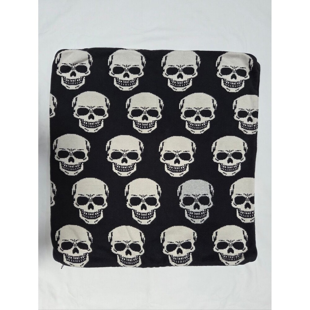 All Over Skull Print Knit Pillowcase
